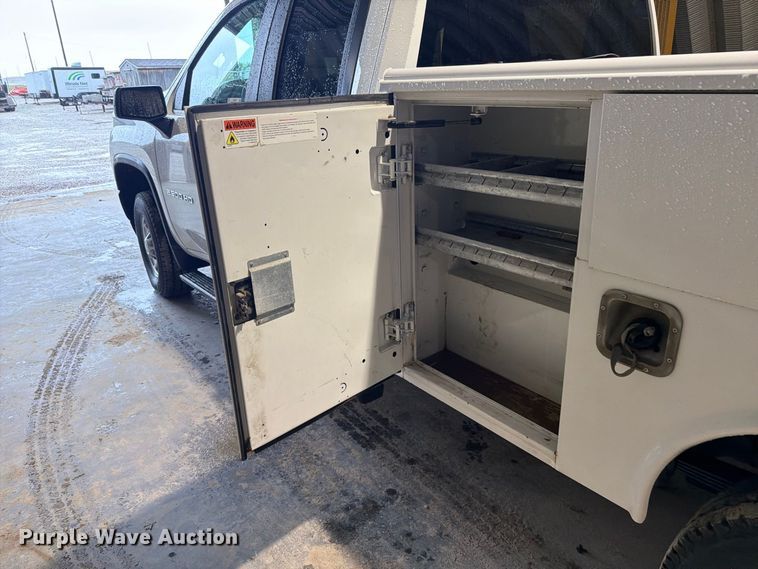 image for item EX4602 2020 Chevrolet Silverado 2500HD Ext. Cab utility bed pickup truck