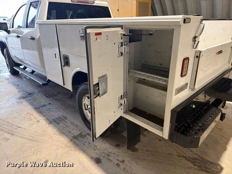 image for item EX4602 2020 Chevrolet Silverado 2500HD Ext. Cab utility bed pickup truck