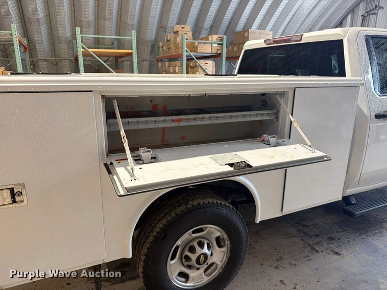 image for item EX4602 2020 Chevrolet Silverado 2500HD Ext. Cab utility bed pickup truck