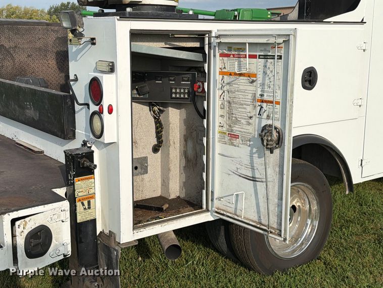 image for item EX4606 2013 Ford F550 Super Duty utility / service truck