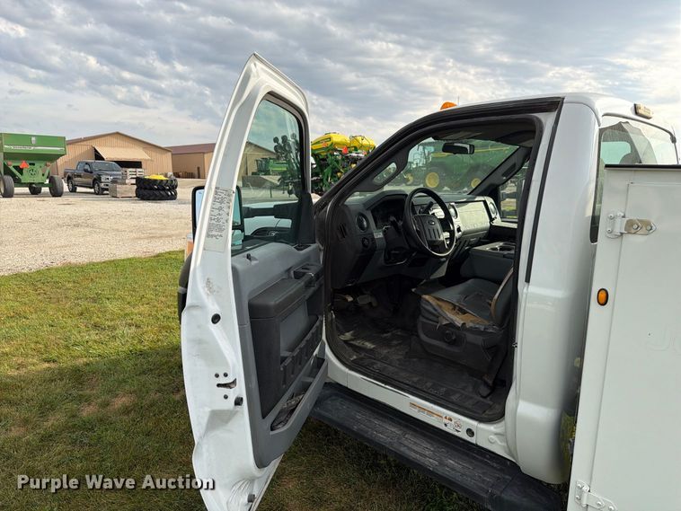 image for item EX4606 2013 Ford F550 Super Duty utility / service truck
