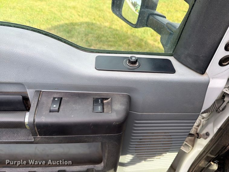 image for item EX4606 2013 Ford F550 Super Duty utility / service truck