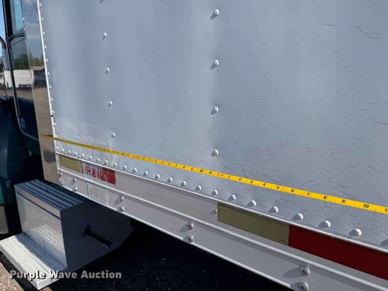 image for item FB5074 2014 Peterbilt 337 refrigerated truck