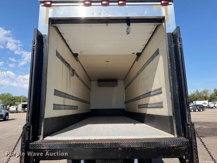 image for item FB5074 2014 Peterbilt 337 refrigerated truck