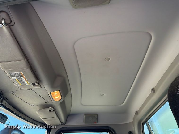 image for item FB5074 2014 Peterbilt 337 refrigerated truck