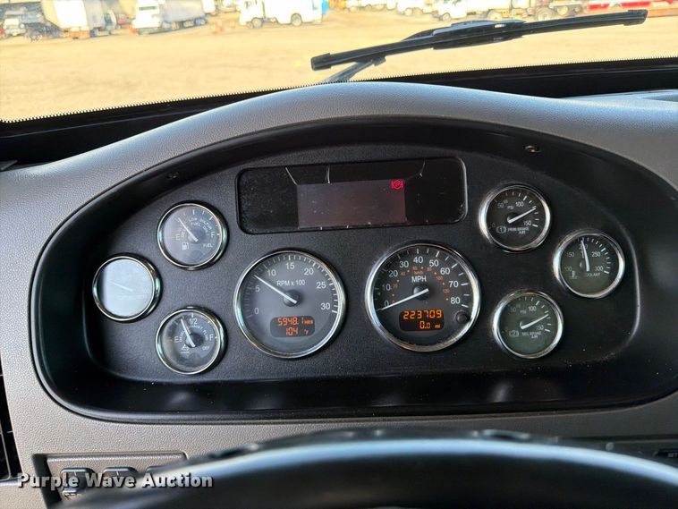 image for item FB5074 2014 Peterbilt 337 refrigerated truck