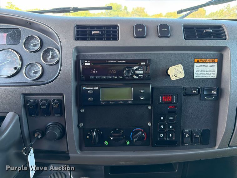 image for item FB5074 2014 Peterbilt 337 refrigerated truck