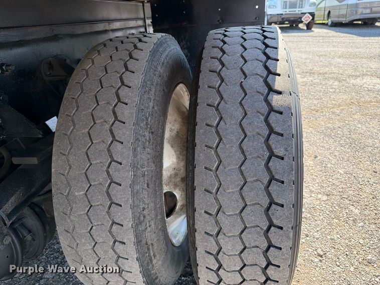 image for item FB5074 2014 Peterbilt 337 refrigerated truck