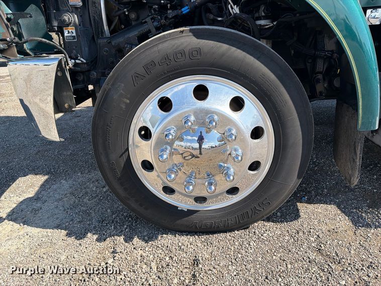 image for item FB5074 2014 Peterbilt 337 refrigerated truck