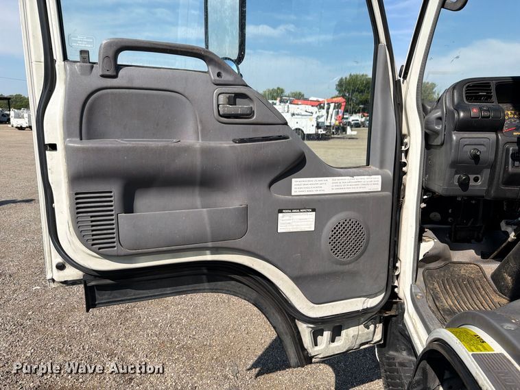 image for item FB5091 2007 Isuzu NPR HD Crew Cab box truck