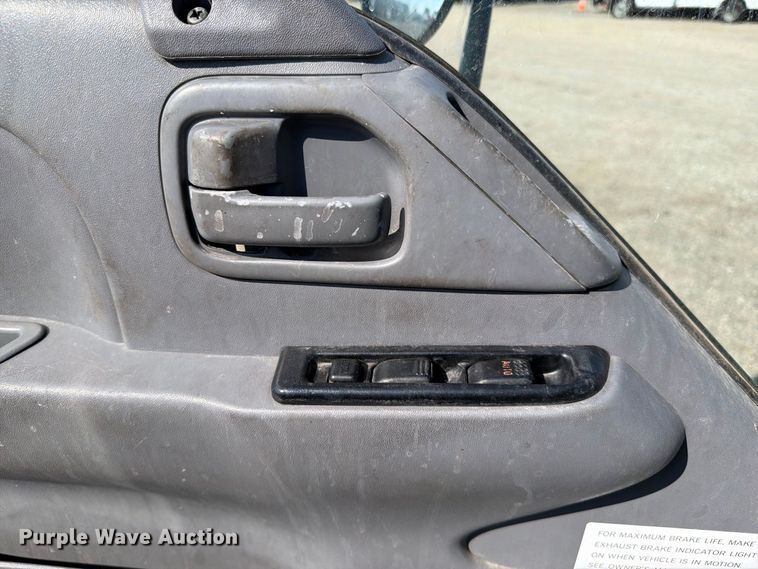 image for item FB5091 2007 Isuzu NPR HD Crew Cab box truck