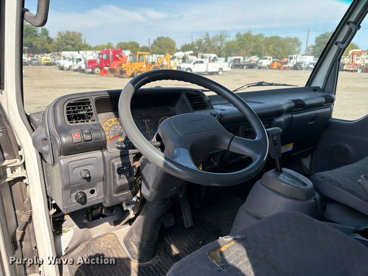 image for item FB5091 2007 Isuzu NPR HD Crew Cab box truck