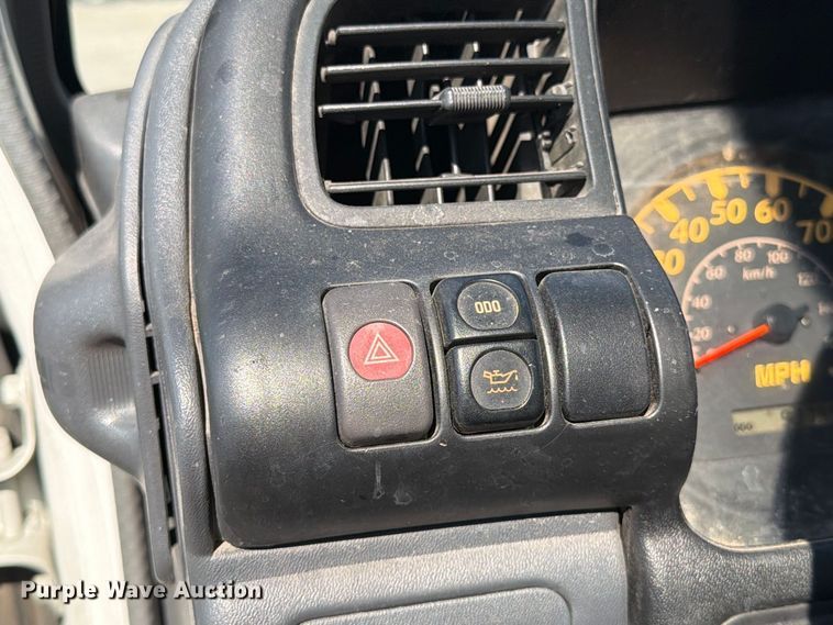image for item FB5091 2007 Isuzu NPR HD Crew Cab box truck