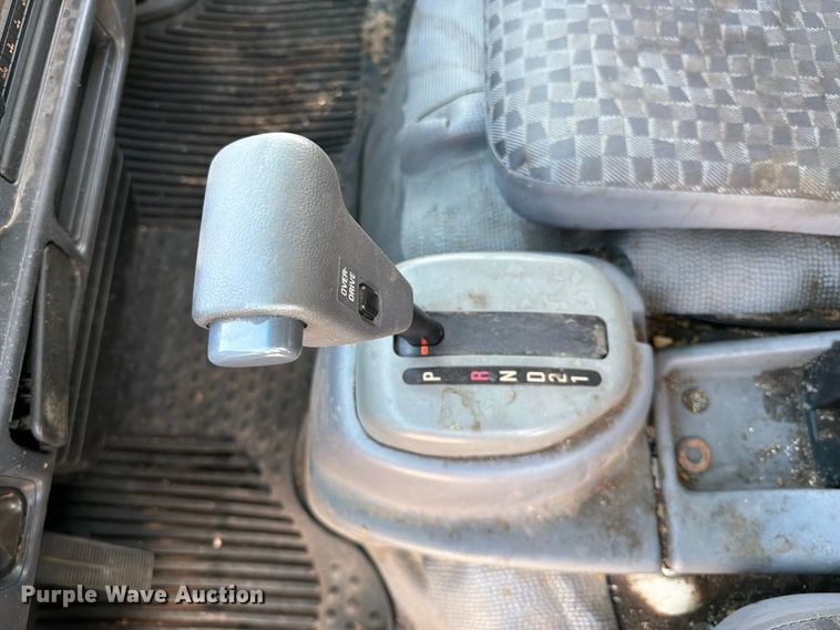 image for item FB5091 2007 Isuzu NPR HD Crew Cab box truck
