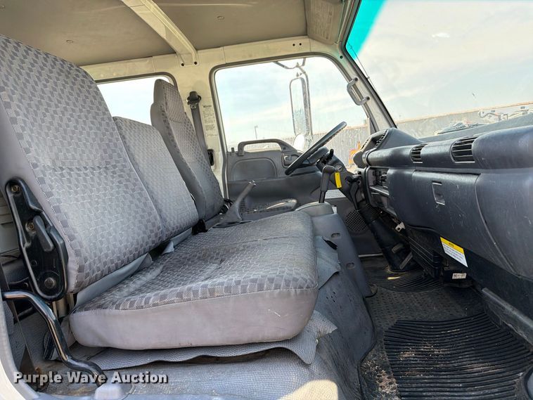 image for item FB5091 2007 Isuzu NPR HD Crew Cab box truck