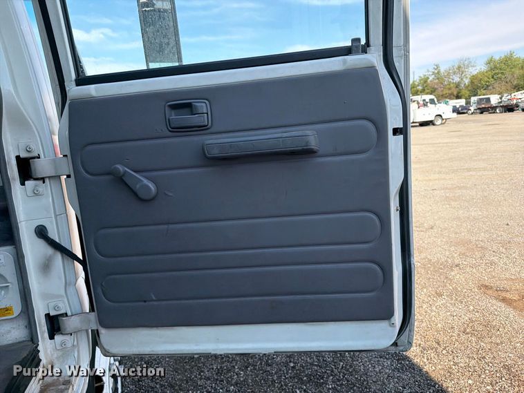 image for item FB5091 2007 Isuzu NPR HD Crew Cab box truck