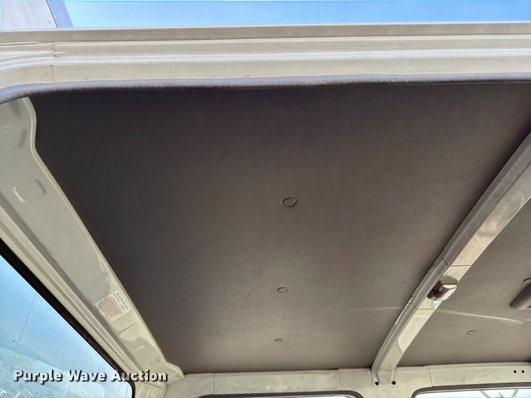 image for item FB5091 2007 Isuzu NPR HD Crew Cab box truck