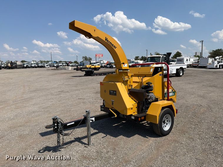 image for item FB5103 2022 Vermeer BC900XL wood chipper