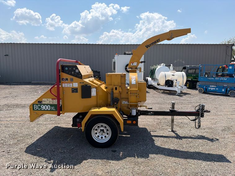 image for item FB5103 2022 Vermeer BC900XL wood chipper