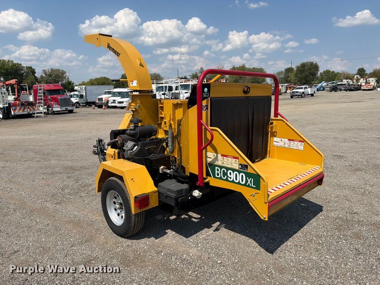 image for item FB5103 2022 Vermeer BC900XL wood chipper