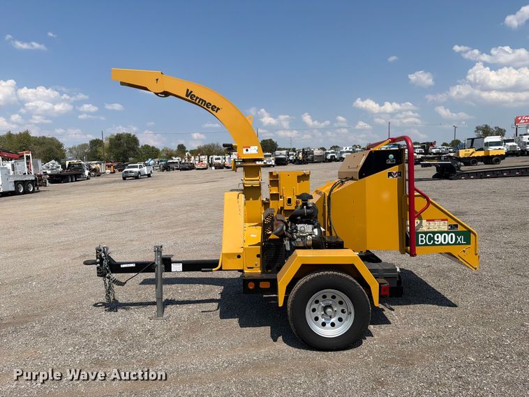 image for item FB5103 2022 Vermeer BC900XL wood chipper