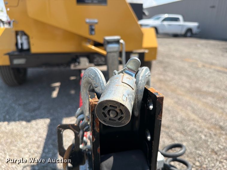 image for item FB5103 2022 Vermeer BC900XL wood chipper