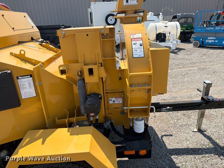 image for item FB5103 2022 Vermeer BC900XL wood chipper