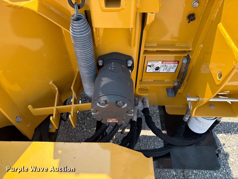 image for item FB5103 2022 Vermeer BC900XL wood chipper