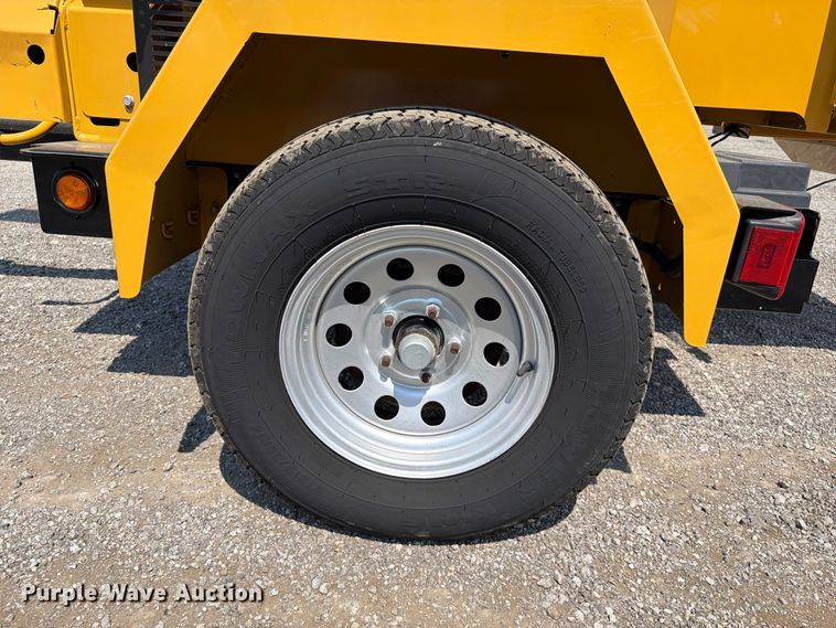 image for item FB5103 2022 Vermeer BC900XL wood chipper