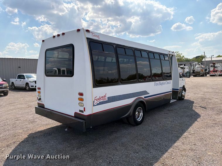 image for item FB5106 2004 Federal  Ford E450 shuttle bus