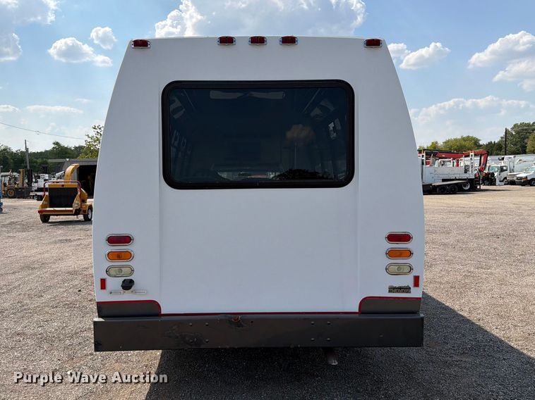 image for item FB5106 2004 Federal  Ford E450 shuttle bus