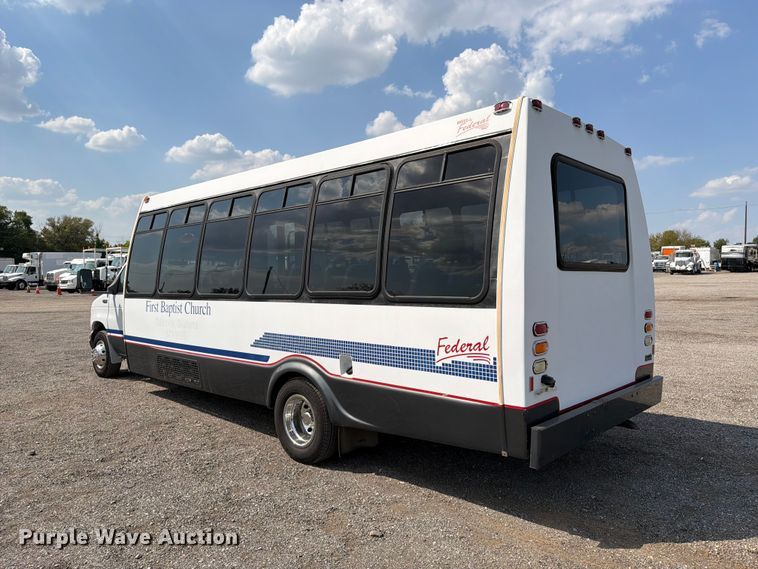 image for item FB5106 2004 Federal  Ford E450 shuttle bus