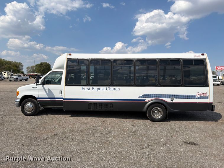 image for item FB5106 2004 Federal  Ford E450 shuttle bus