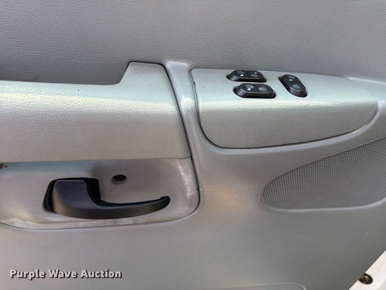 image for item FB5106 2004 Federal  Ford E450 shuttle bus
