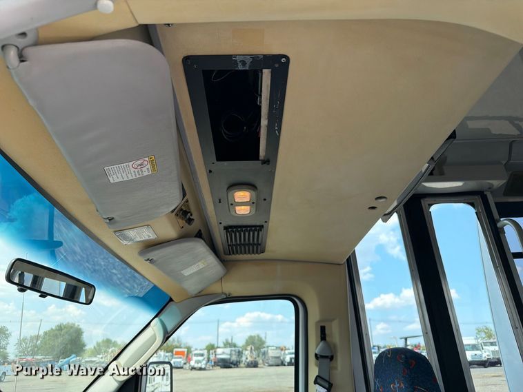 image for item FB5106 2004 Federal  Ford E450 shuttle bus