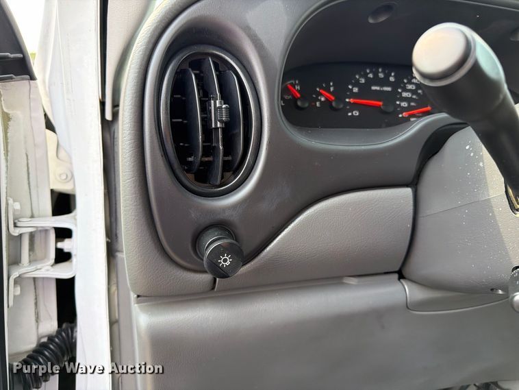 image for item FB5106 2004 Federal  Ford E450 shuttle bus