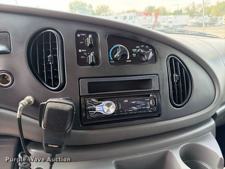 image for item FB5106 2004 Federal  Ford E450 shuttle bus