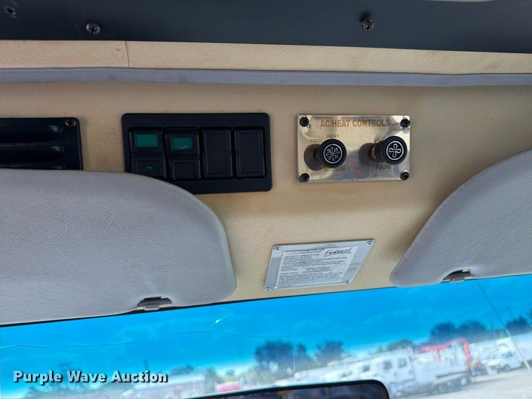 image for item FB5106 2004 Federal  Ford E450 shuttle bus