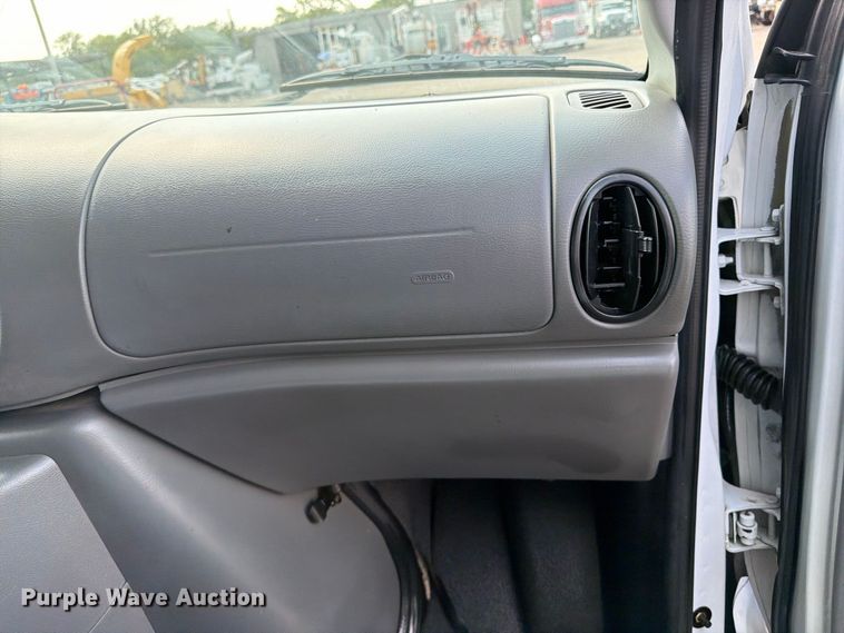 image for item FB5106 2004 Federal  Ford E450 shuttle bus