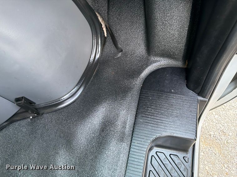image for item FB5106 2004 Federal  Ford E450 shuttle bus