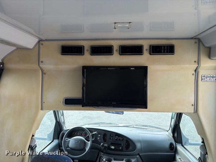 image for item FB5106 2004 Federal  Ford E450 shuttle bus