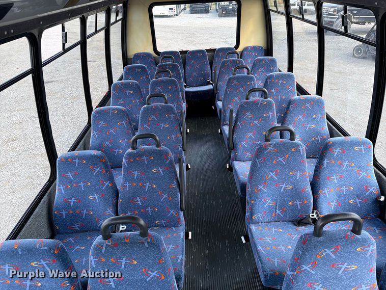 image for item FB5106 2004 Federal  Ford E450 shuttle bus