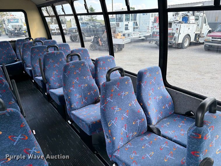 image for item FB5106 2004 Federal  Ford E450 shuttle bus