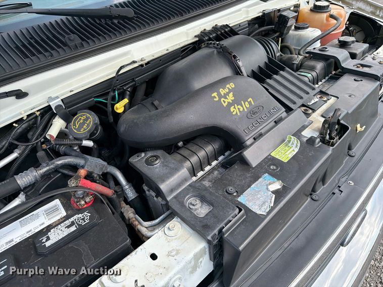 image for item FB5106 2004 Federal  Ford E450 shuttle bus