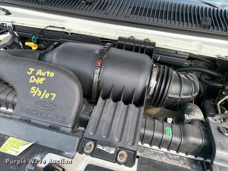 image for item FB5106 2004 Federal  Ford E450 shuttle bus