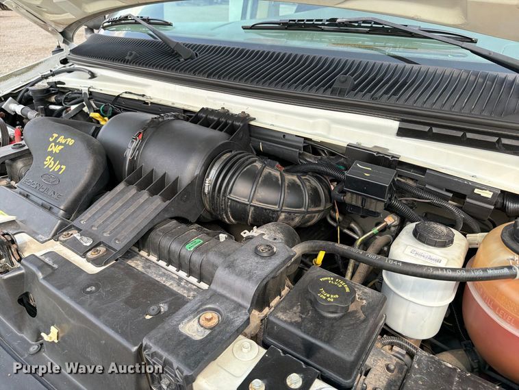 image for item FB5106 2004 Federal  Ford E450 shuttle bus