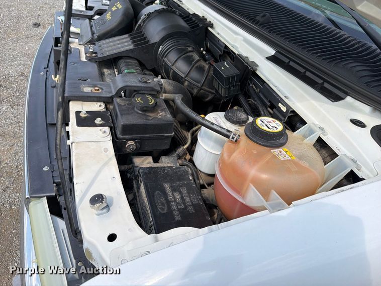 image for item FB5106 2004 Federal  Ford E450 shuttle bus
