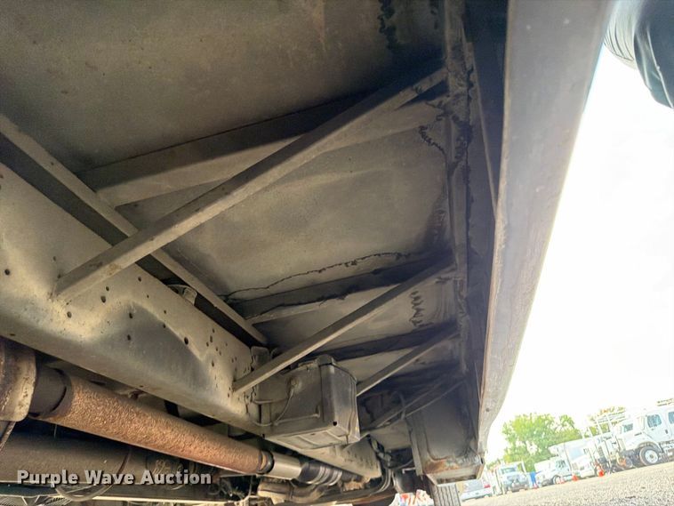 image for item FB5106 2004 Federal  Ford E450 shuttle bus