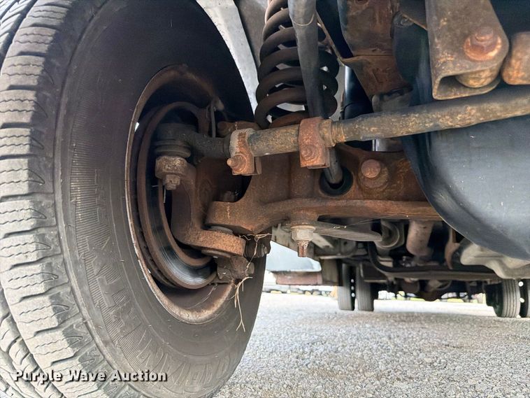 image for item FB5106 2004 Federal  Ford E450 shuttle bus