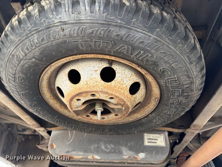 image for item FB5106 2004 Federal  Ford E450 shuttle bus